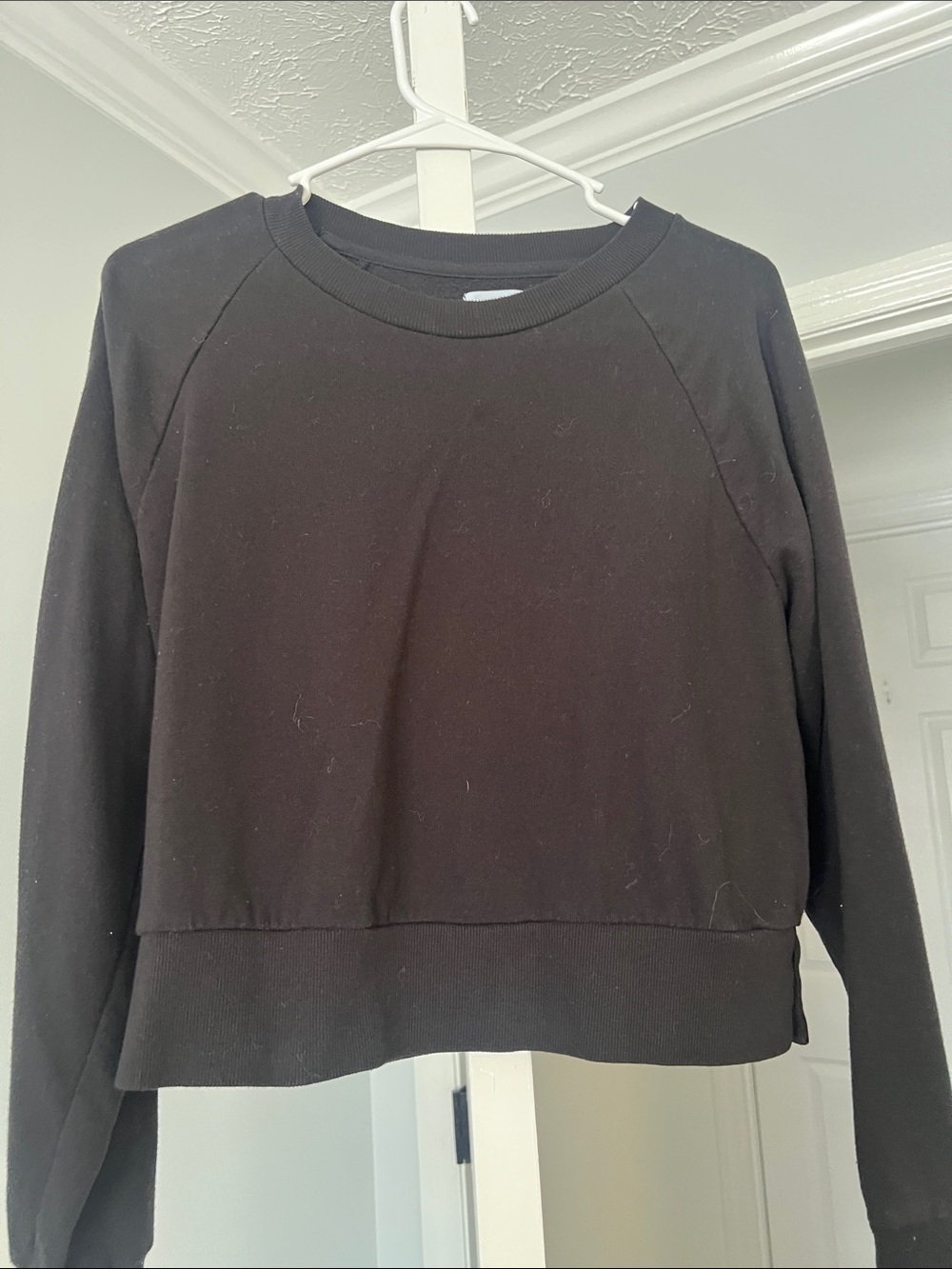 Colsie Black Women's Crewneck Crop Sweatshirt